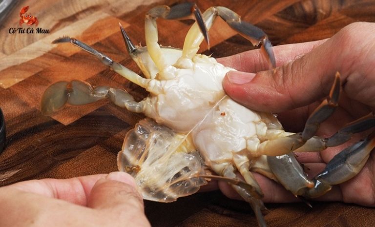 Cần làm sạch cua để khử hết mùi hải sản đặc trưng