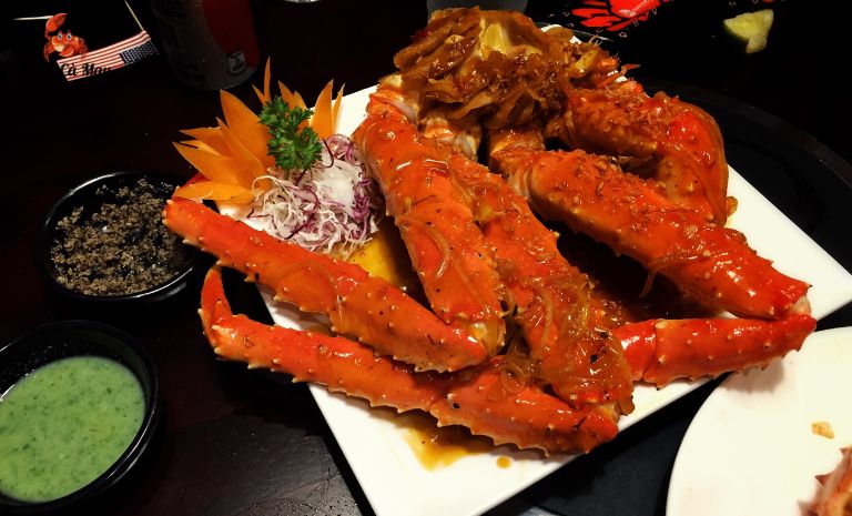 Giá chân cua king crab chịu ảnh hưởng bởi nhiều yếu tố